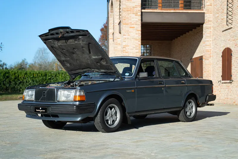 Volvo 244 GL 2.3L 53