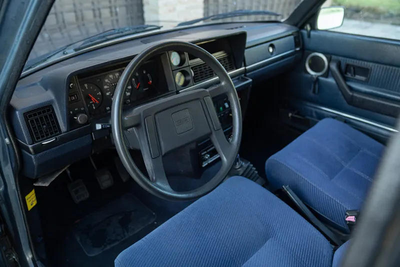 Volvo 244 GL 2.3L 32