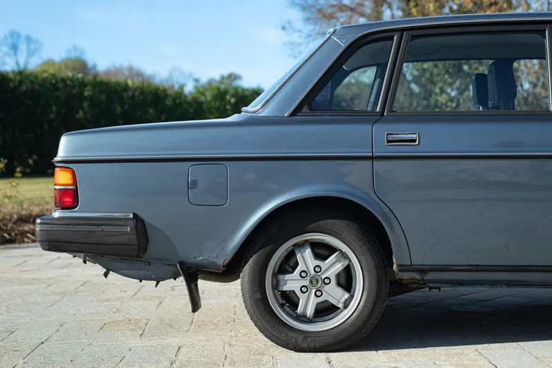 Volvo 244 GL 2.3L 19