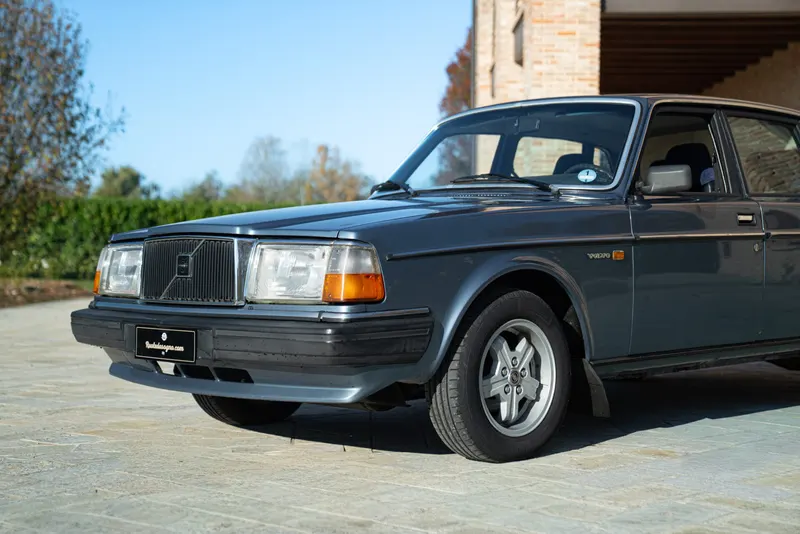 Volvo 244 GL 2.3L 21