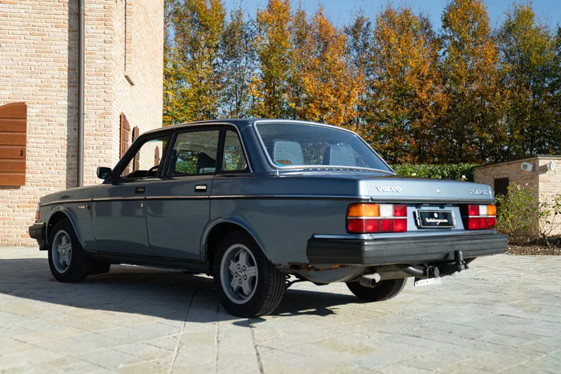 Volvo 244 GL 2.3L 7