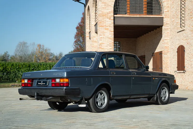 Volvo 244 GL 2.3L 6