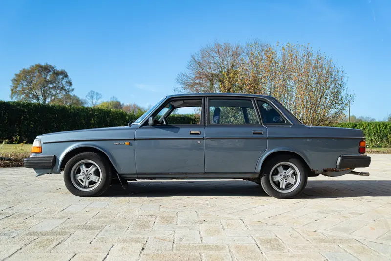 Volvo 244 GL 2.3L 5