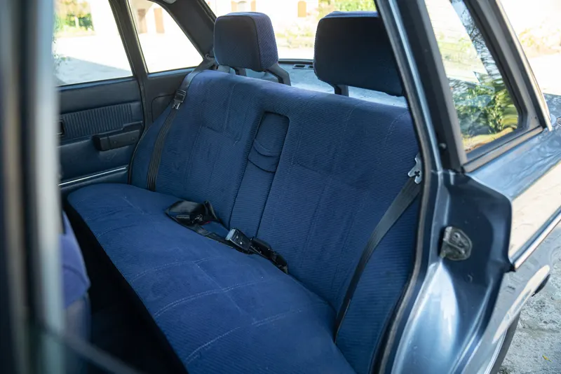 Volvo 244 GL 2.3L 27