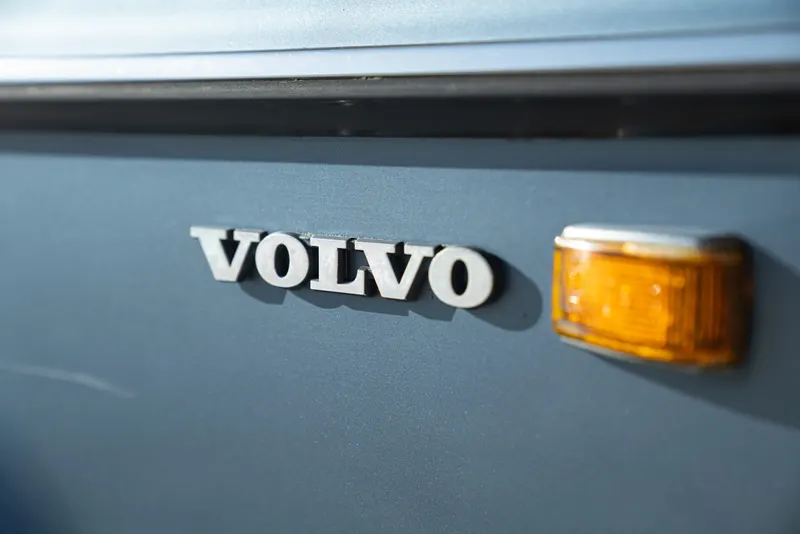 Volvo 244 GL 2.3L 9