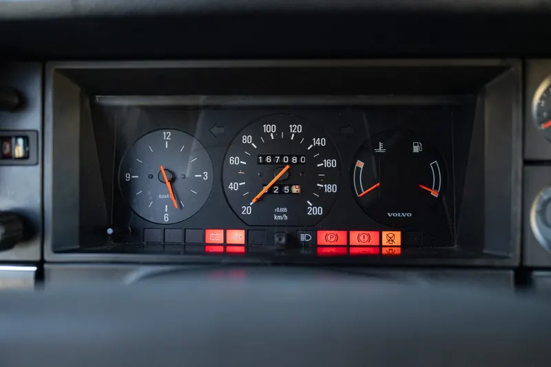 Volvo 244 GL 2.3L 46