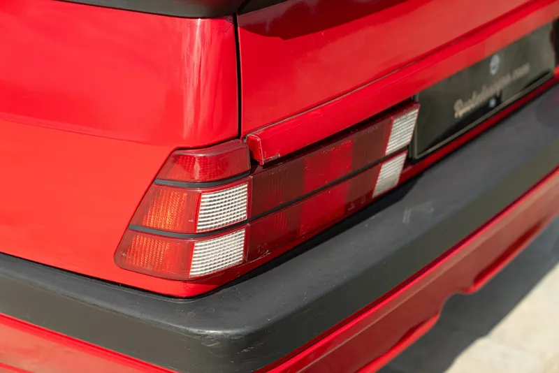 Alfa Romeo 75 18