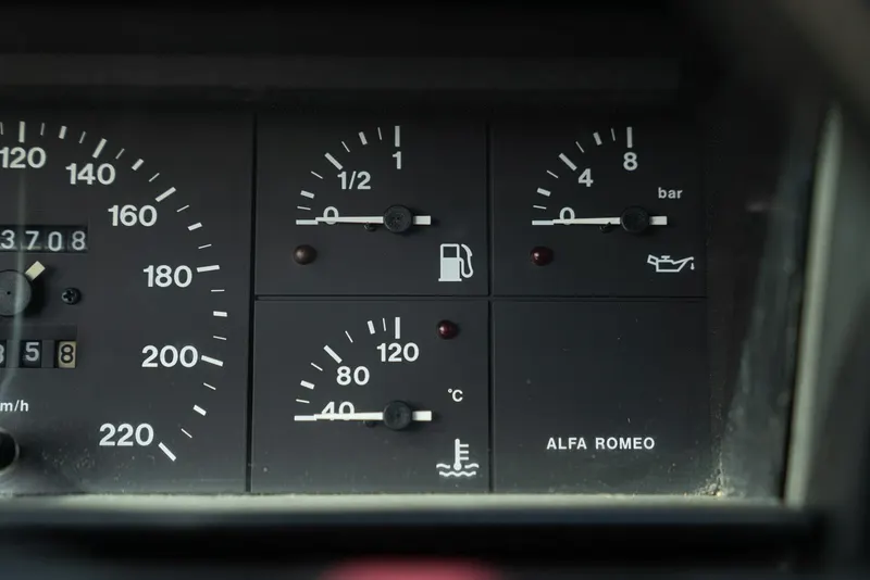 Alfa Romeo 75 36