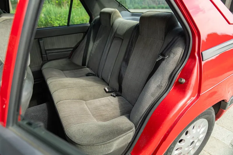 Alfa Romeo 75 24
