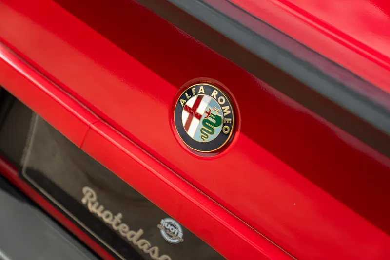 Alfa Romeo 75 14
