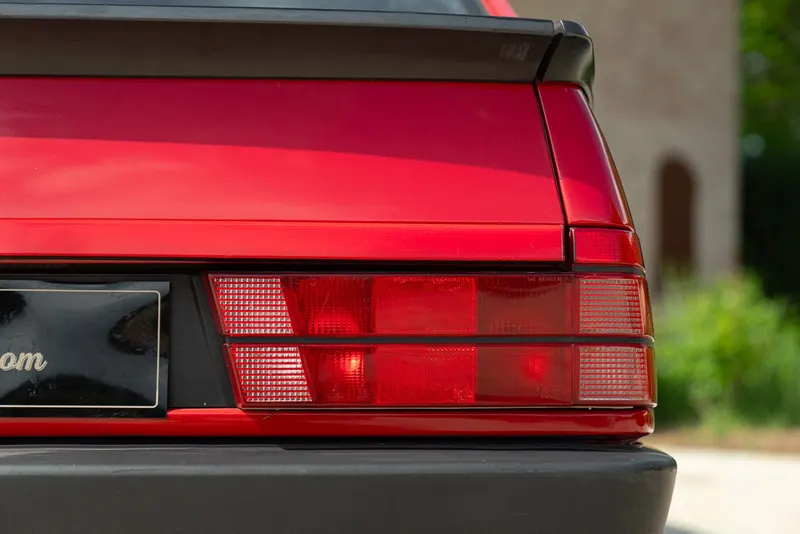 Alfa Romeo 75 15