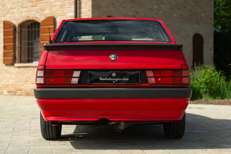 Alfa Romeo 75 8