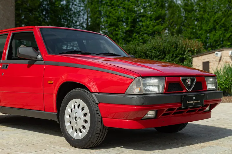 Alfa Romeo 75 9