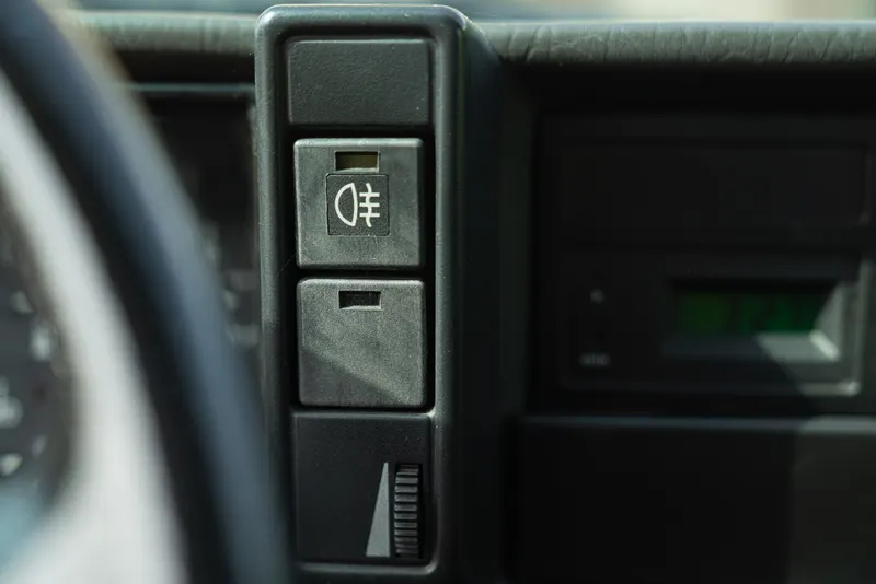 Alfa Romeo 75 34