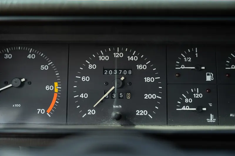 Alfa Romeo 75 38