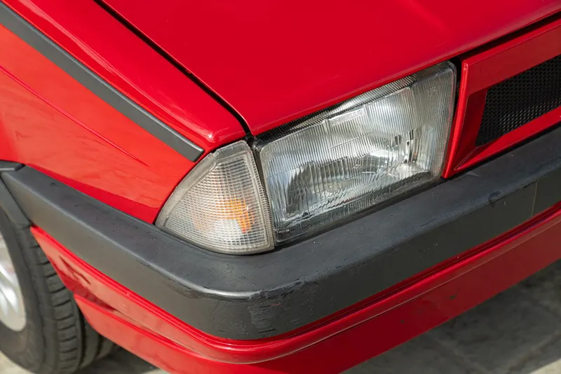 Alfa Romeo 75 10