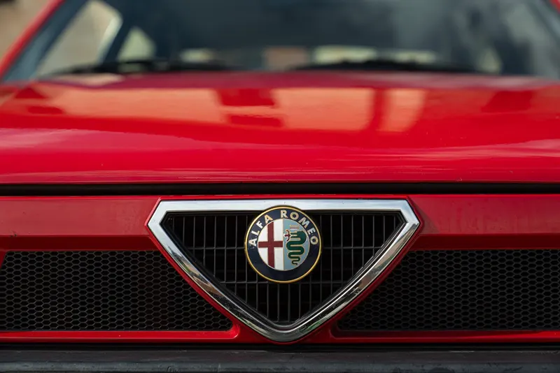 Alfa Romeo 75 12