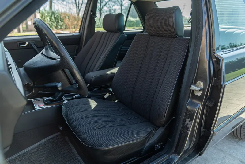 Mercedes-Benz 190 E 29
