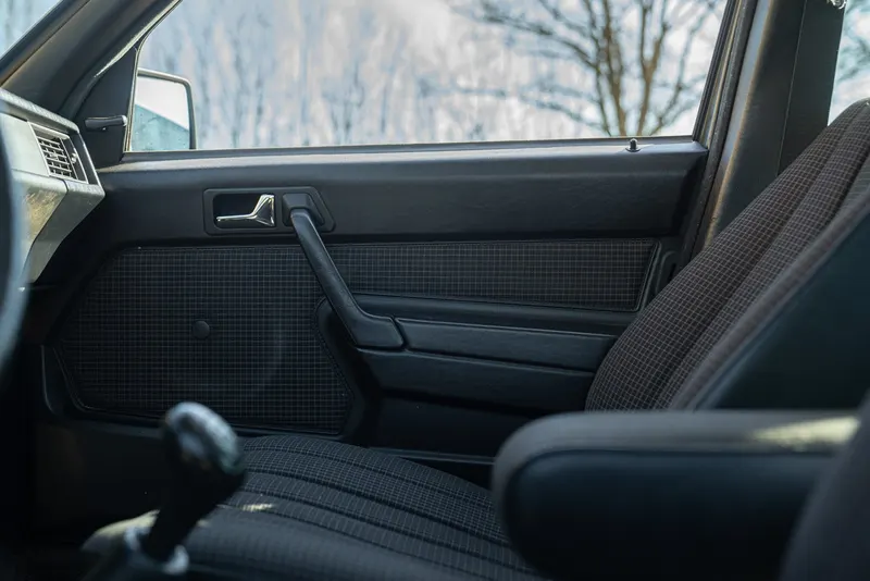 Mercedes-Benz 190 E 40