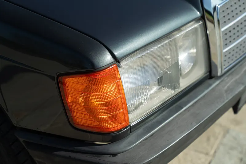 Mercedes-Benz 190 E 21