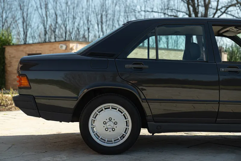 Mercedes-Benz 190 E 19