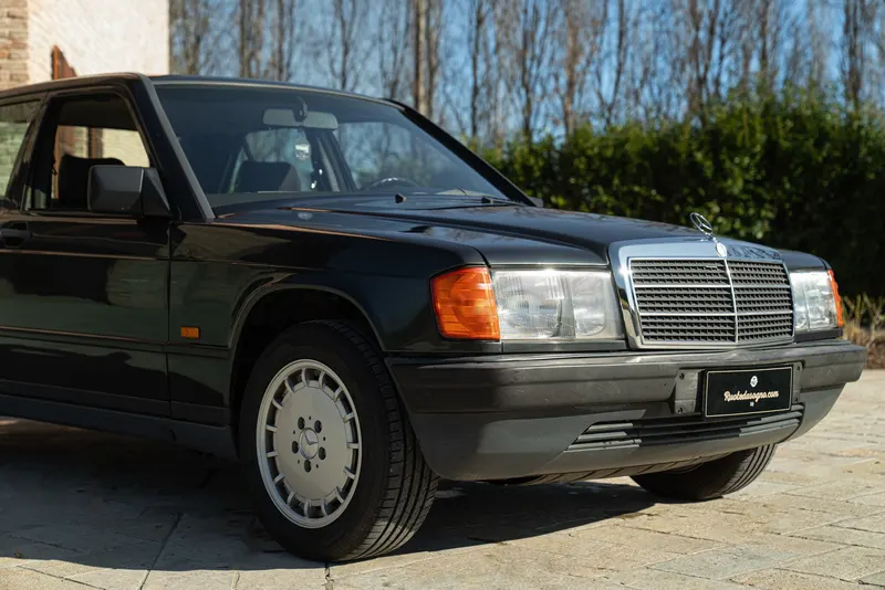 Mercedes-Benz 190 E 22