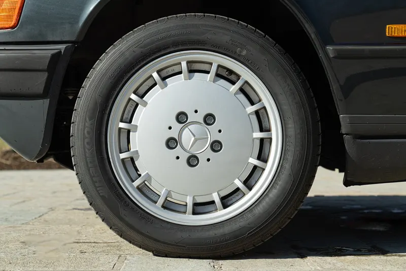 Mercedes-Benz 190 E 17