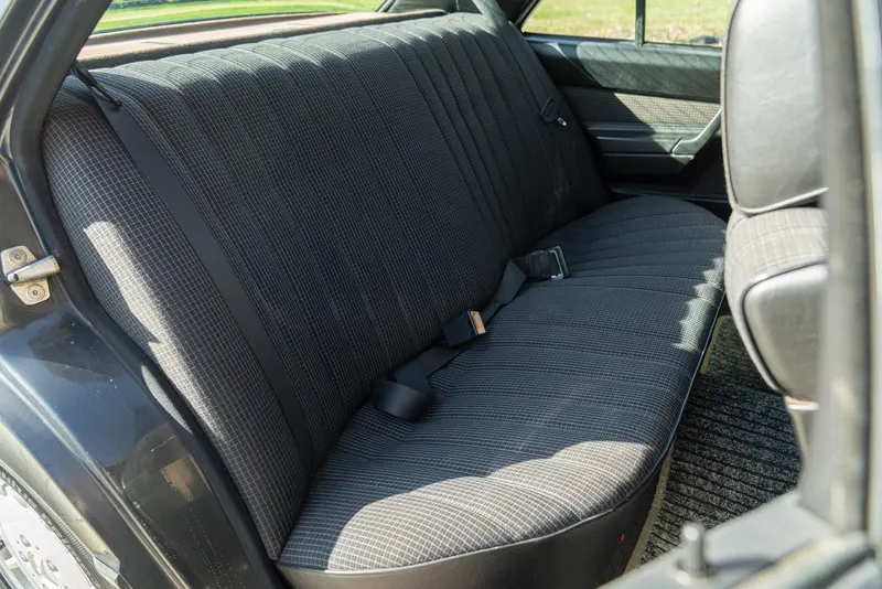 Mercedes-Benz 190 E 28