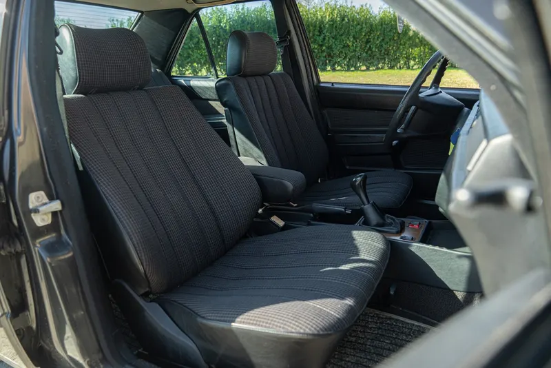 Mercedes-Benz 190 E 26