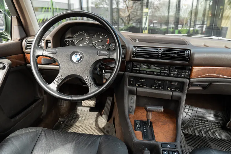 BMW 750 il 27
