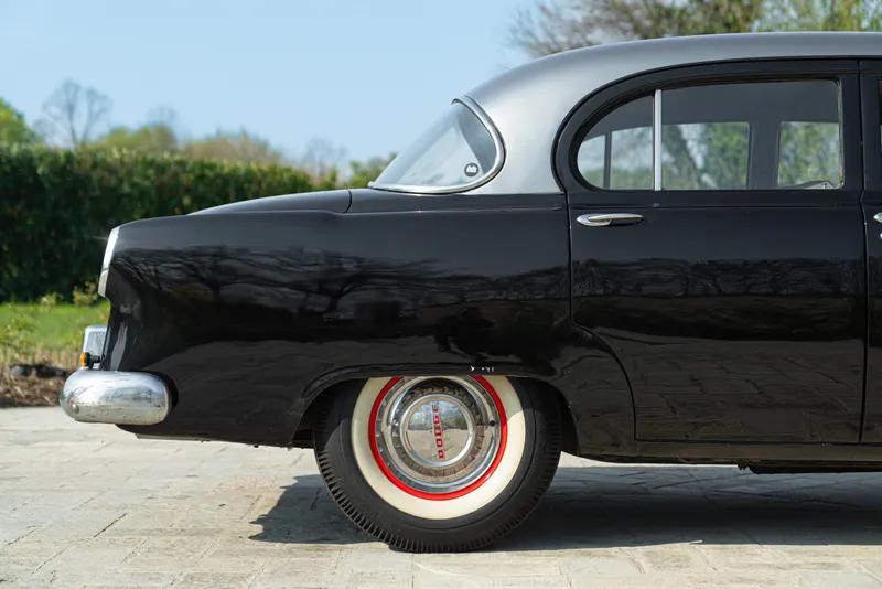 Dodge V-EIGHT 25