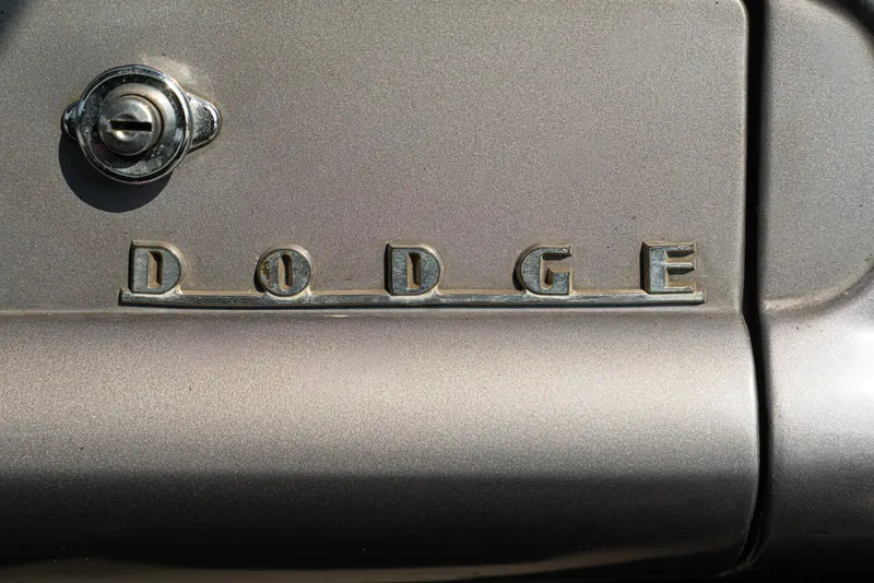 Dodge V-EIGHT 42