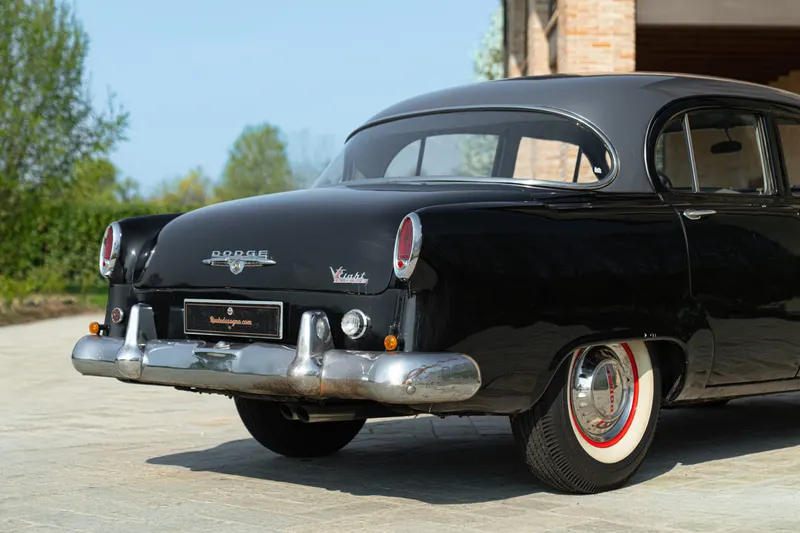 Dodge V-EIGHT 18
