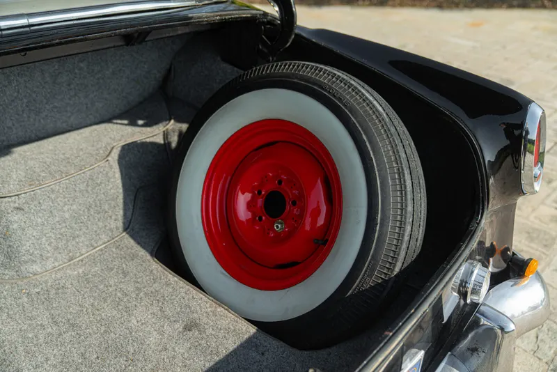 Dodge V-EIGHT 61