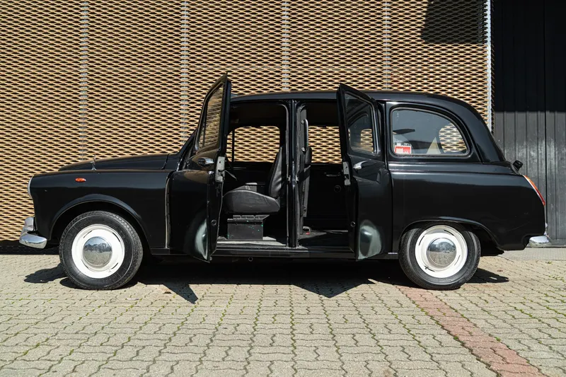 FX4 “LONDON TAXI” 4