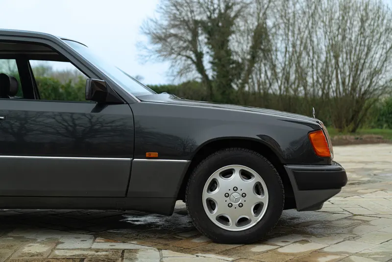 Mercedes-Benz 320 E 14