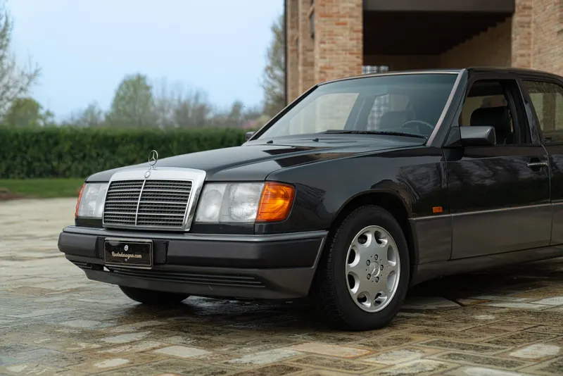 Mercedes-Benz 320 E 18