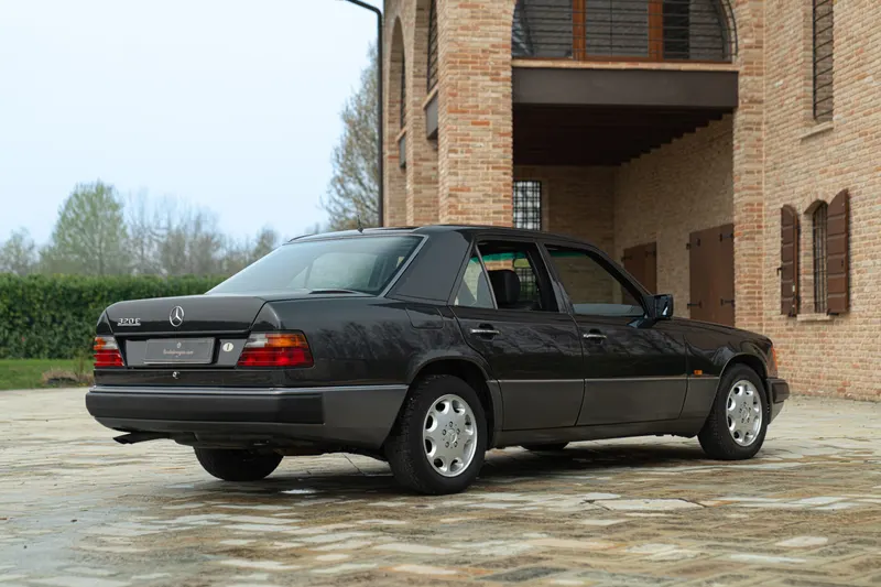 Mercedes-Benz 320 E 7