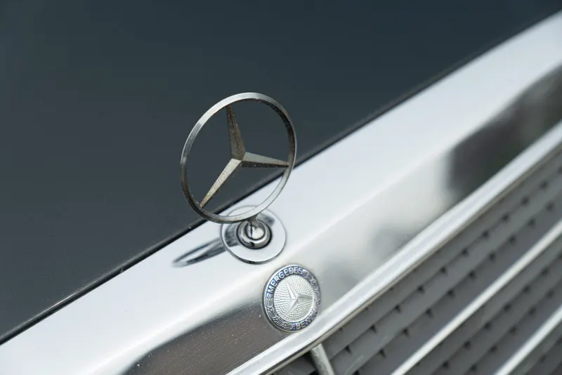 Mercedes-Benz 320 E 9