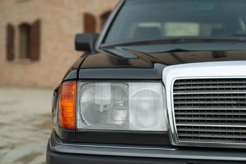 Mercedes-Benz 320 E 11