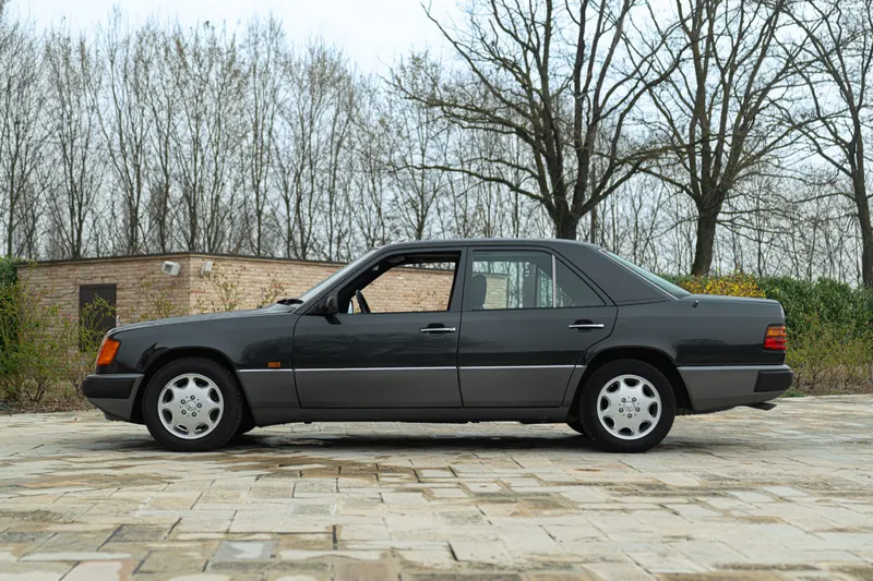 Mercedes-Benz 320 E 5
