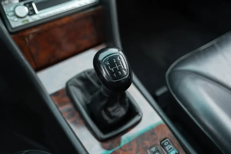 Mercedes-Benz 320 E 33