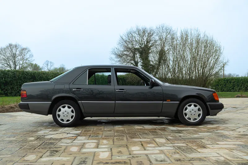 Mercedes-Benz 320 E 4