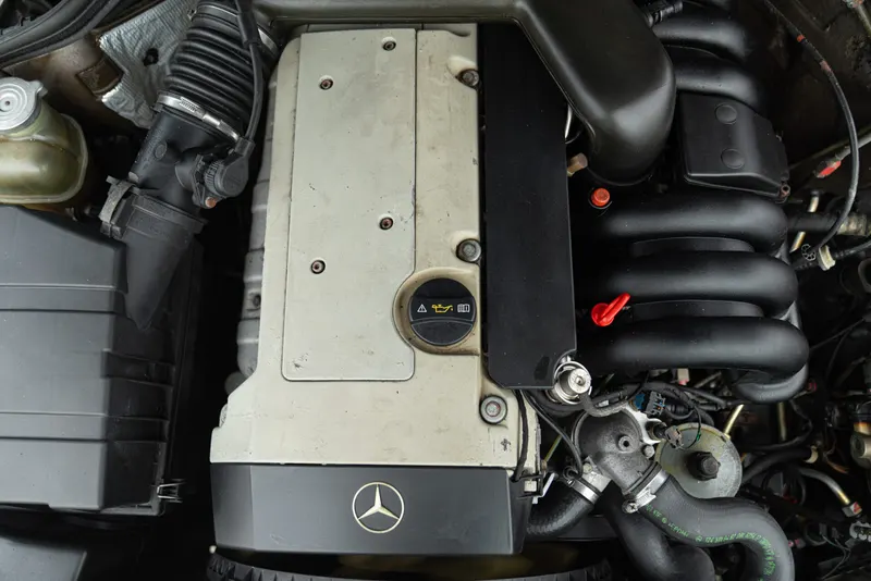Mercedes-Benz 320 E 48