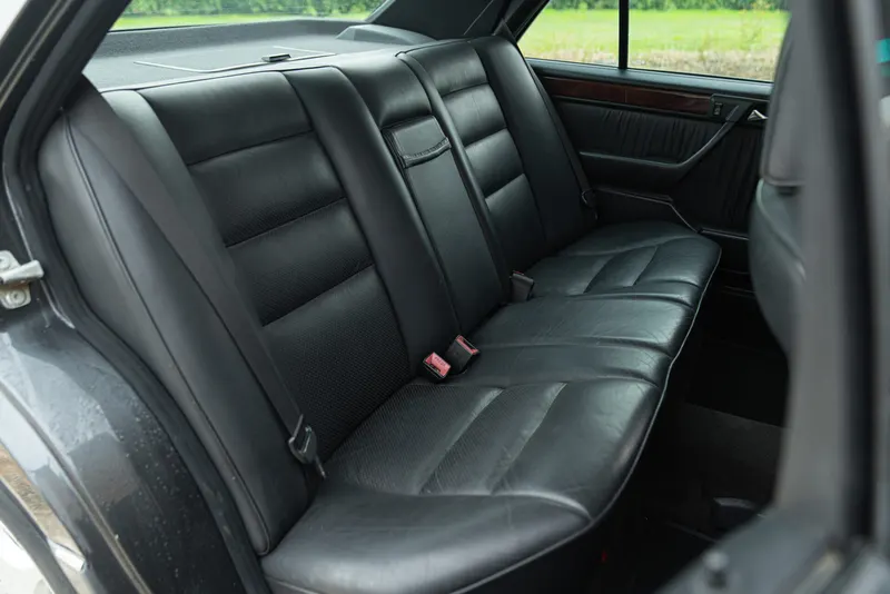 Mercedes-Benz 320 E 24