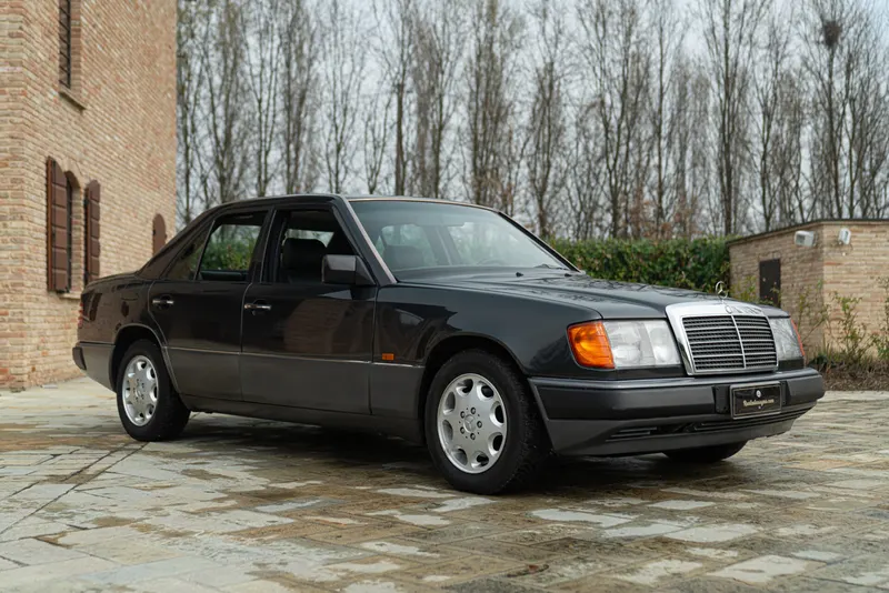 Mercedes-Benz 320 E 2