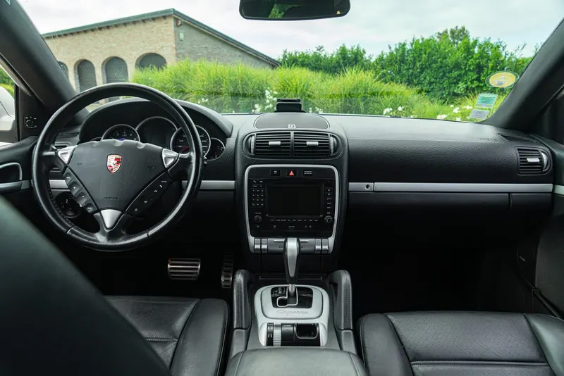 Porsche CAYENNE S LIVREA ROTHMANS 59
