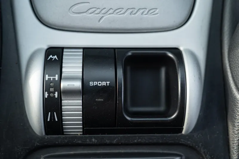 Porsche CAYENNE S LIVREA ROTHMANS 54