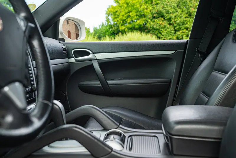 Porsche CAYENNE S LIVREA ROTHMANS 44