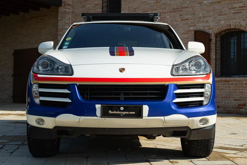 Porsche CAYENNE S LIVREA ROTHMANS 3